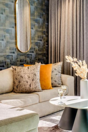 City Suite 904